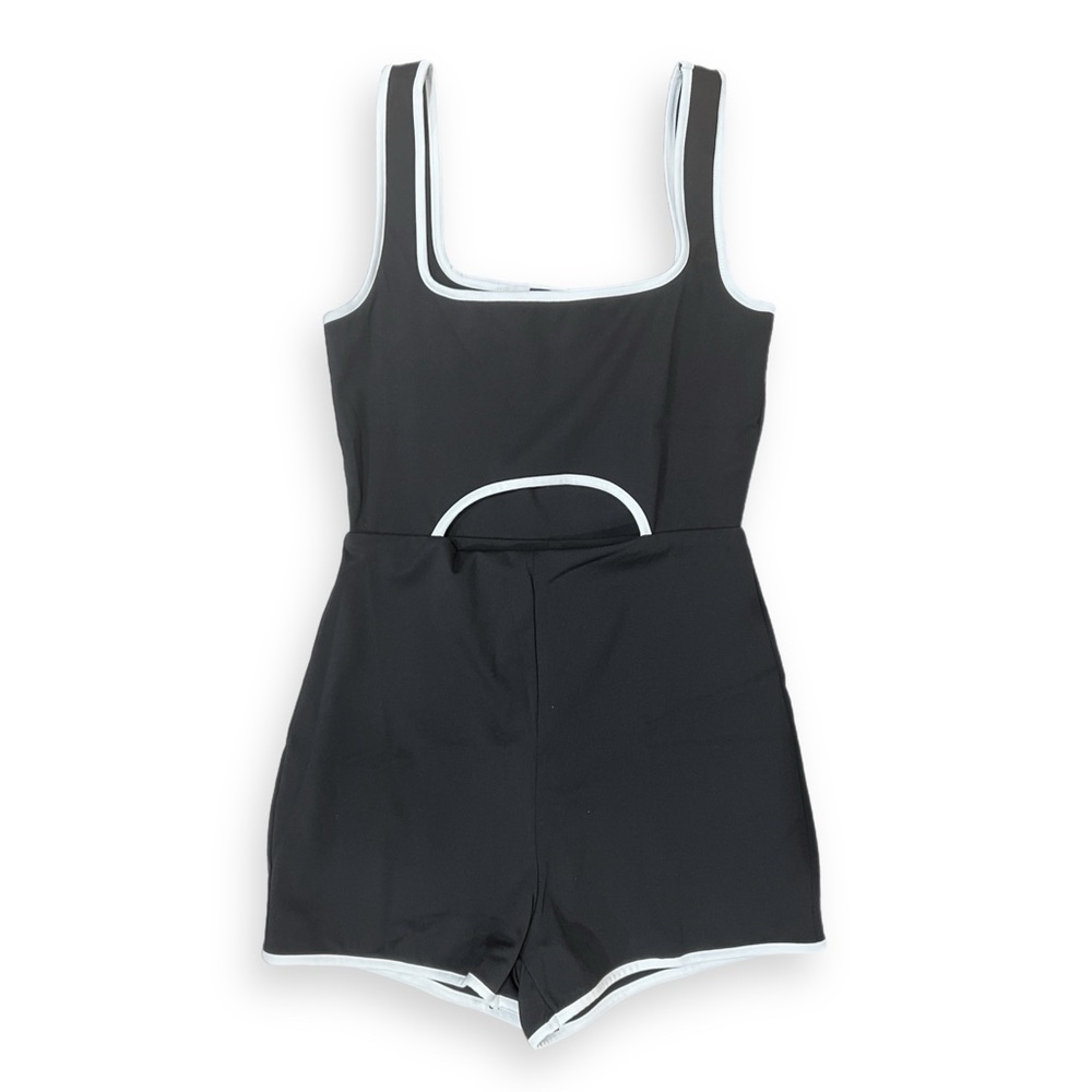 black and white contrast binding romper with cutout (size S) new